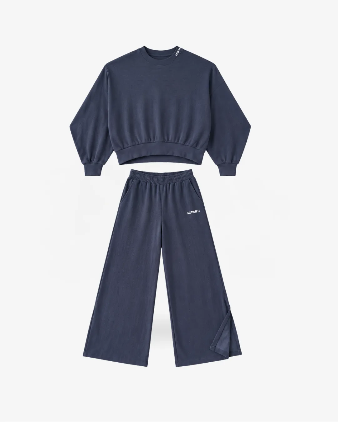 Conjunto buzo corto y pantalón ancho de Cerisier en azul marino, vista frontal