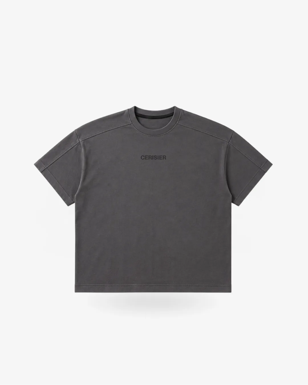 Remera oversize Pro de Cerisier en gris oscuro, vista frontal